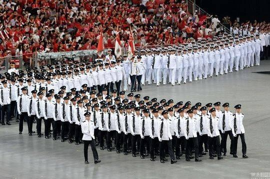 他国·国庆｜新加坡滨海湾看空中表演 加冷狮吼响彻云霄
