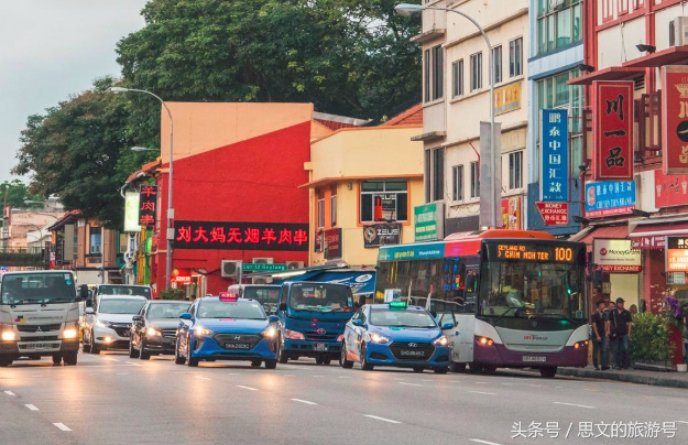 行走在新加坡的老城区，仿佛回到了国内的小县城