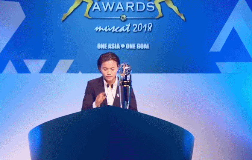 扎心吗？当王霜成中国第4位亚洲足球小姐时 武磊正在新加坡度假