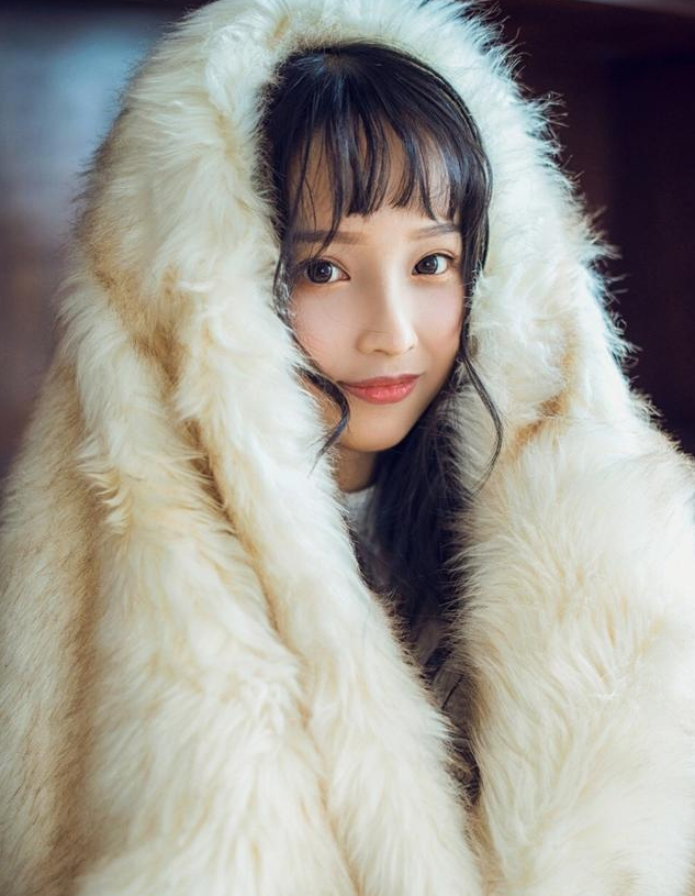 引得LPL的香锅和小狗争相关注的美女主播，网友表示“甜得牙疼”