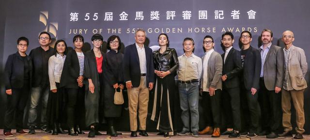 金马执委会主席李安偕同评审团主席巩俐率领评审团公开亮相