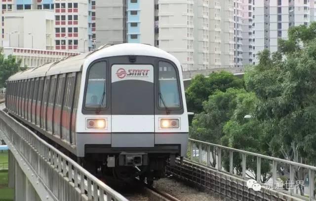 可靠性持续提高 新加坡交通部长许文远：将优化地铁行业标准