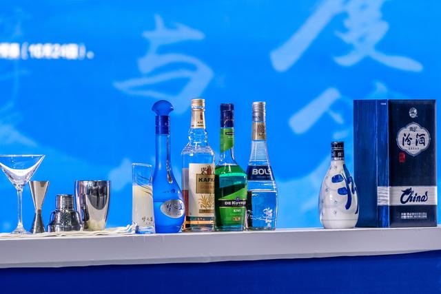 决赛收官 “汾酒杯”中国白酒鸡尾酒世界杯赛“燃”爆上海酒博会