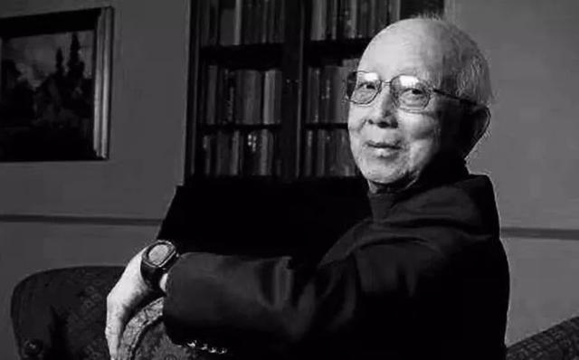 拍片600多部，一手捧红李小龙、成龙的他，就是一部香港电影史