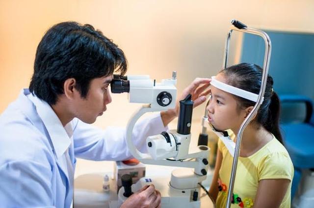 中国近视人数，是美国总人口的2倍：这个“世界第一”，我们不想要！