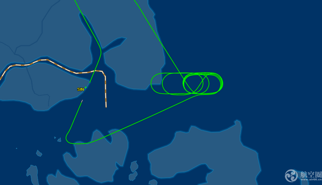 新加坡客机半夜机舱失压紧急返航 海上盘旋1小时绕8圈放油