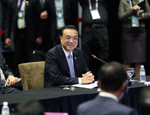 李克强新加坡之行：以自贸区升级维护多边主义和自由贸易