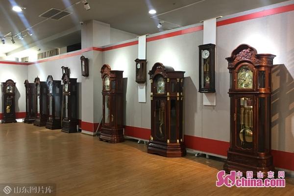 烟台福山举行钟表文化精品展 百余艺术钟表对外展出