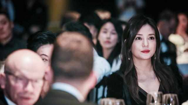 赵薇“胜利大逃亡”：轻处罚、永居新加坡