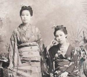 此人是二战日本元帅，死后却和妓女埋在一起，英国人：日本人活该