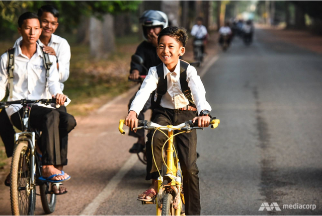 柬埔寨14岁“语言天才”网络爆火后，生活改善开启逐梦之路