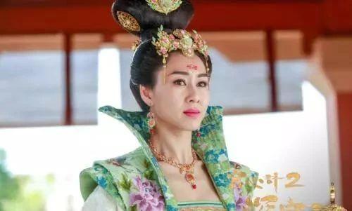 台庆亮灯胡定欣与陈展鹏保持距离 却与视后竞争对手关系亲密