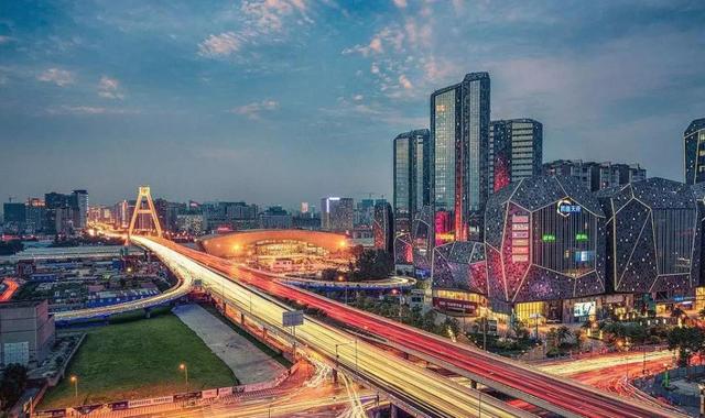 生活了20年的老成都，为什么“逃”不出南三环