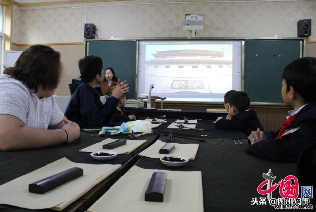 美国国际学校师生到成都龙小祥云分校体验天府文化