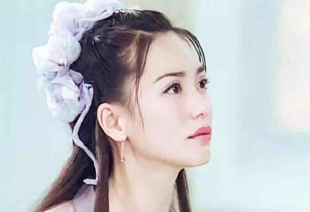 她是牡丹仙子也是殷素素，46岁却活成了仙女模样