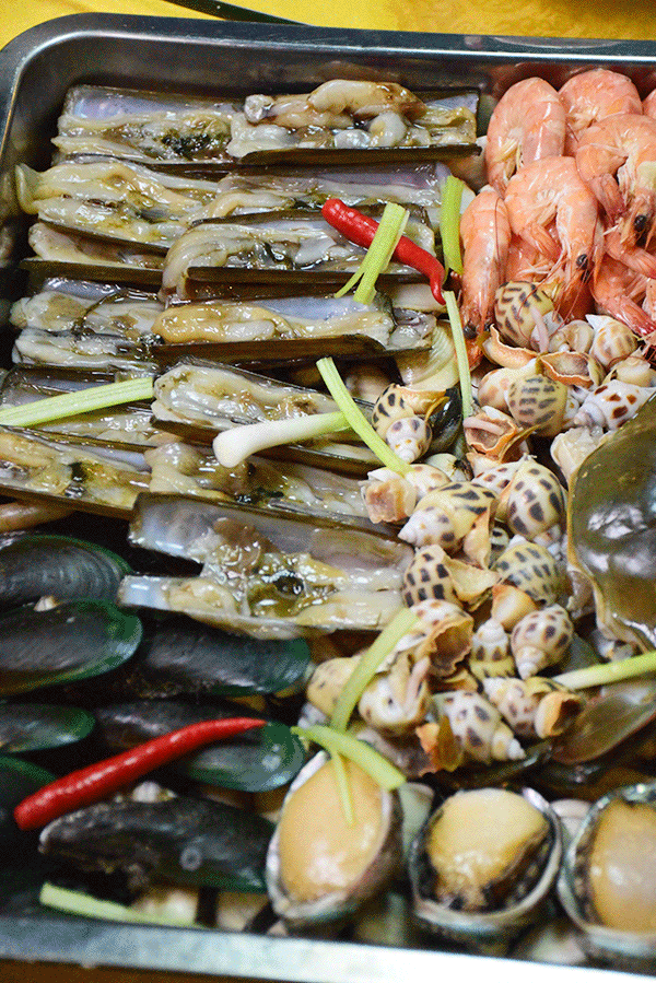 南海呢间街坊食堂，暗藏众多便靓正的海鲜，令人食过翻寻味！