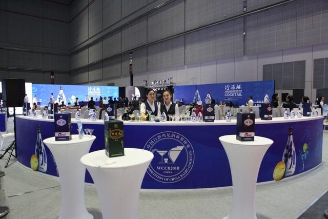 决赛收官 “汾酒杯”中国白酒鸡尾酒世界杯赛“燃”爆上海酒博会