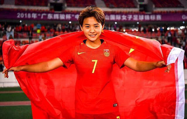 扎心吗？当王霜成中国第4位亚洲足球小姐时 武磊正在新加坡度假