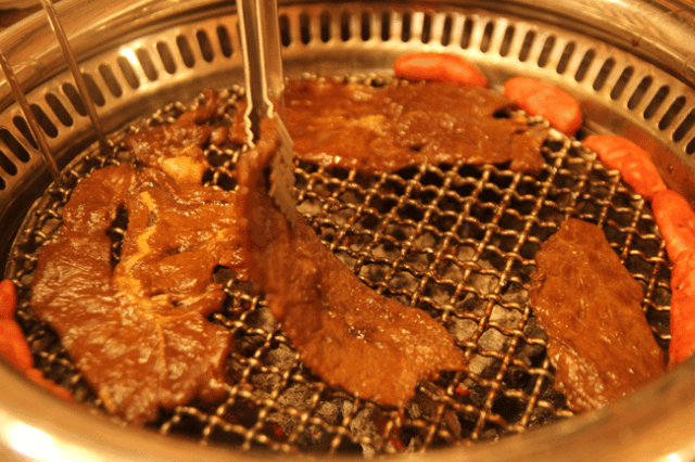 烤肉对韩国人来说真的是吃不起的食物吗？