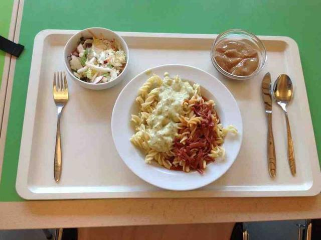 世界各地的学校午餐都吃些什么？看到肯尼亚的校园午餐我震惊了