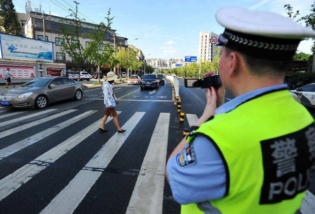 人民日报：文明不仅是倡导、教育出来的，也是管出来的