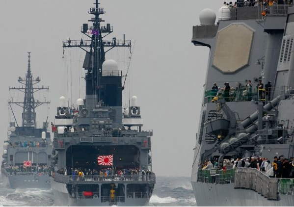 巨舰南下，日本航母舰队借道新加坡，目的地很敏感，意图围堵大国