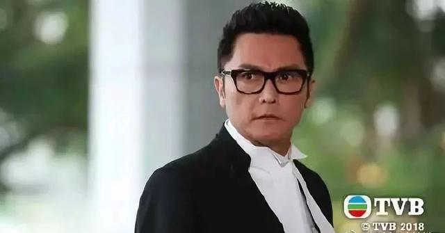 56岁老戏骨被称为新一代“美魔男” 自嘲爱美非常注重饮食运动