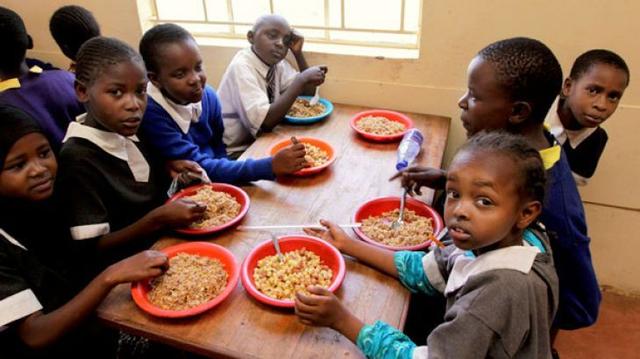 世界各地的学校午餐都吃些什么？看到肯尼亚的校园午餐我震惊了