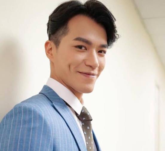 TVB许家杰跑九年龙套借《爱回家》走红，首获颁奖礼提名感慨良深