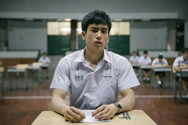 天才高中生作弊牟取暴利，与天才学生策划了一场跨时区的完美作弊