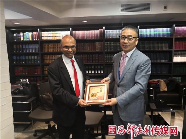 陕西青年律师团首次到访新加坡 探索涉外律师人才培养新模式