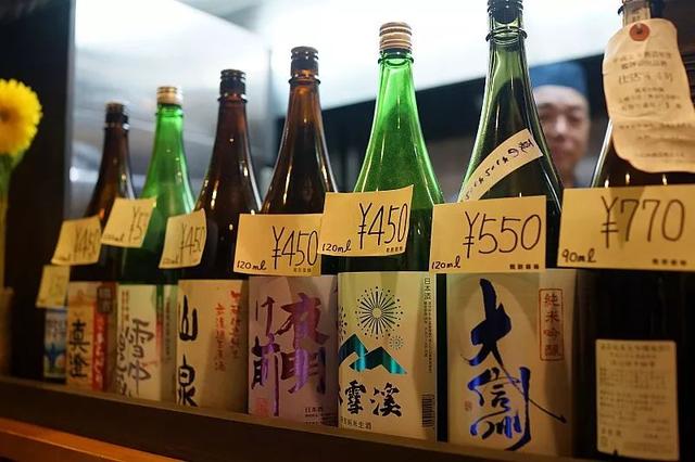 大口吃熊肉鹿肉，大碗喝日本清酒