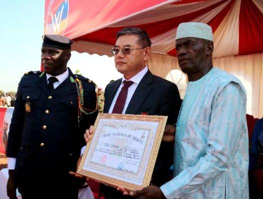 刚刚，新加坡韦立集团总裁孙修顺获几内亚总统骑士勋章丨航运界