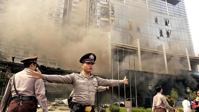 这部没有旁白的8集灾难片，我看了1集心情已经难以平复