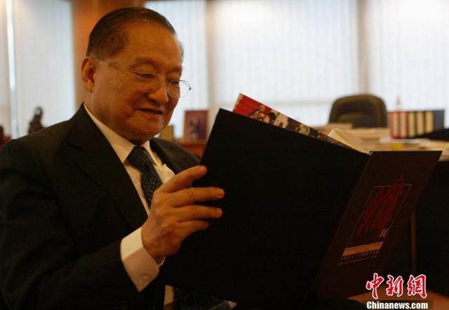 有华人的地方就有金庸的读者，他笔下的“江湖”早已融入华人血液