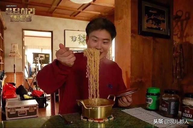 这家泡面小食堂满足我对《请回答1988》里所有幻想