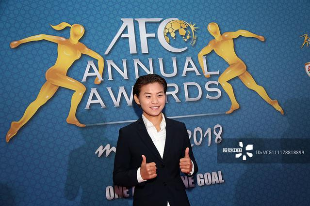 2018亚足联颁奖典礼，王霜成为第四位亚洲足球小姐，中国骄傲！