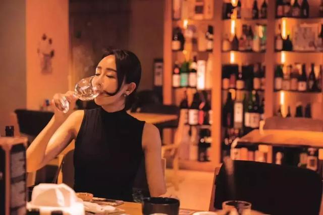 这家清酒吧不仅有深圳最全的日本酒，还有“深圳最美女老板”