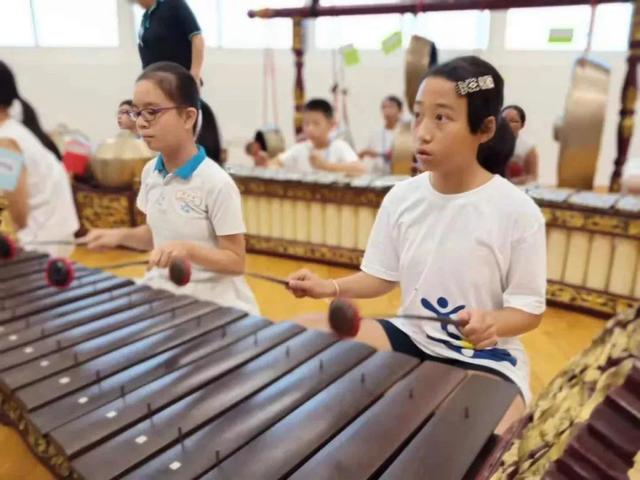 保靖县8名学生赴新加坡参加“世界同窗”学生交流计划