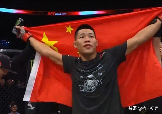 刚刚：UFC北京站惊现中国功夫杀招！李景亮侧踢KO德国悍将！