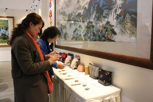 夹江：一场藏羌彝文化 盛宴——四川藏羌彝文化产业走廊文创产品展侧记