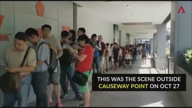 华为mate20新加坡发售，1000多人排成巨型长队等待购买
