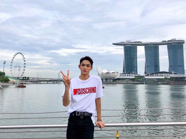 「NCT」「分享」181103 新加坡一日游 LUCAS前方发来景点打卡明信片