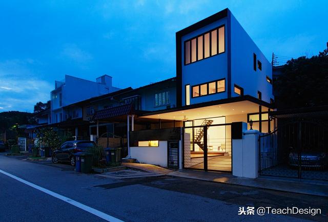 《建筑与室内》黄昏下新加坡的一座50年历史的老房屋