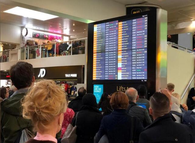 无人机作乱致伦敦机场关闭超24小时：约800趟航班11万人受影响