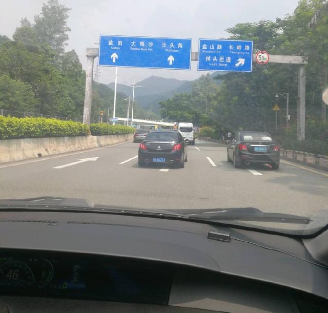 又来中英街，感觉中英街已萧条冷落，风光不再
