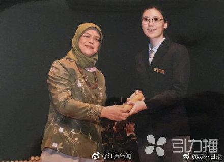 苏州小娘鱼拿到“爱丁堡公爵奖” 新加坡总统亲自颁奖