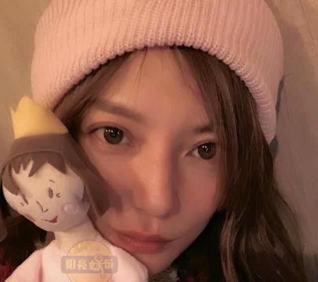 赵薇被黑粉讽刺：新加坡人！赵薇秒回：不是！真粉发图力证！