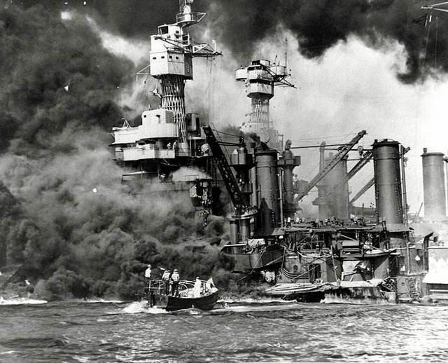 珍珠港被偷袭后，美国人的一天
