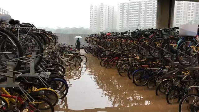 新加坡的天，漏了